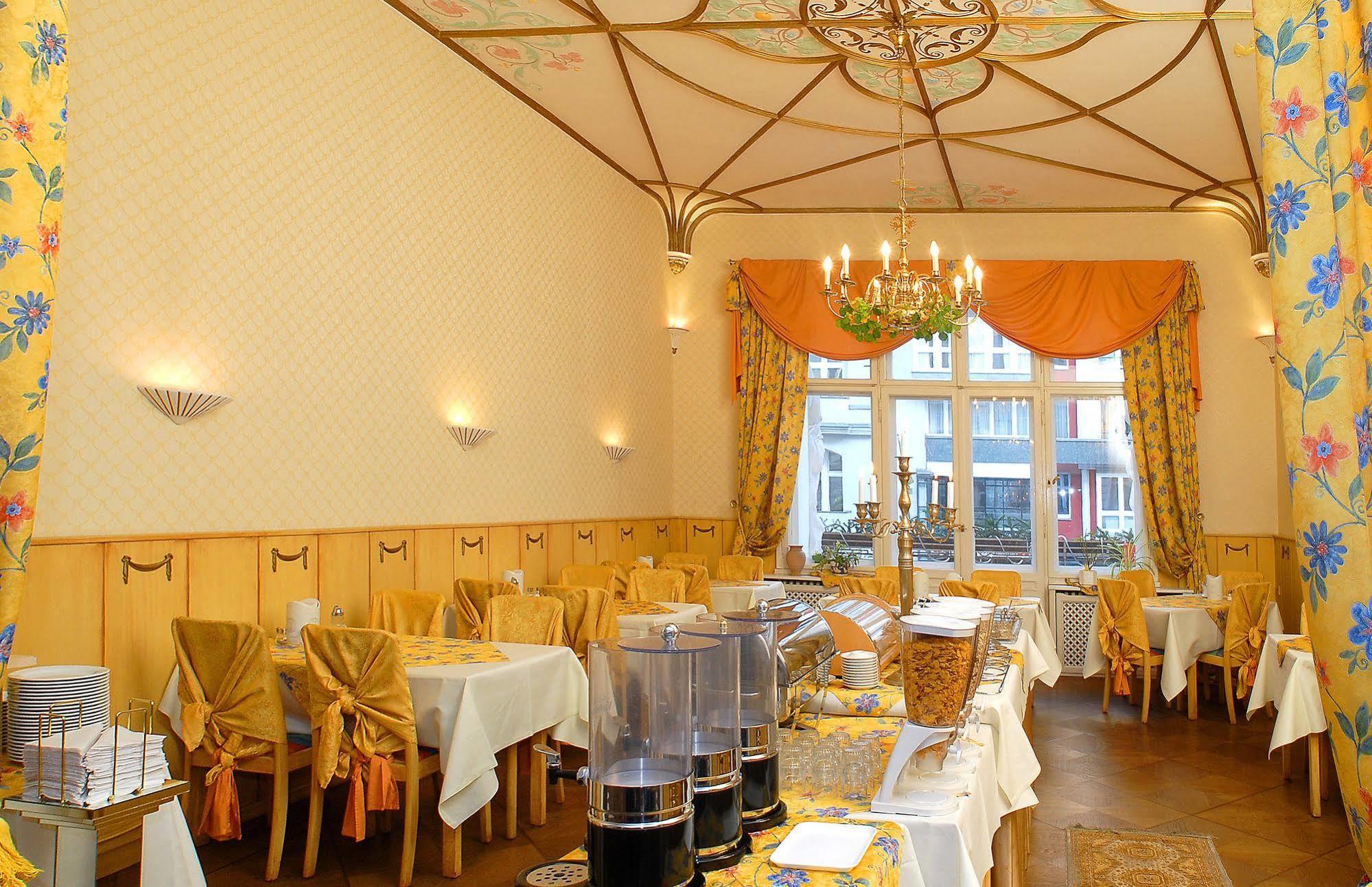 Hotel Pension Savoy Near Kurfuerstendamm Berlin Exterior photo