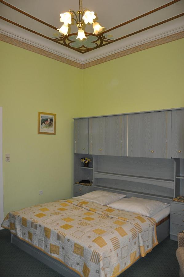 Hotel Pension Savoy Near Kurfuerstendamm Berlin Room photo
